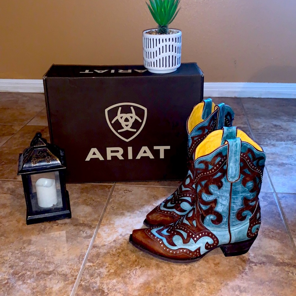 Women’s Cowgirl boots